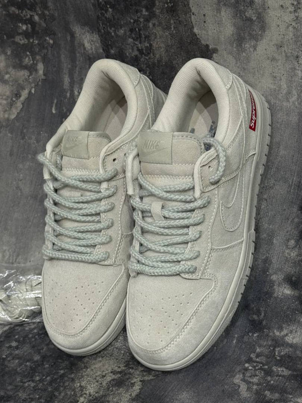 Sb Dunk Low Pro Supreme Light Beige 677