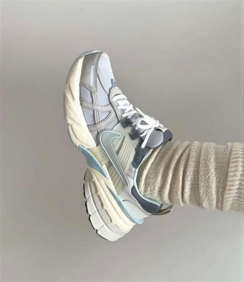 Nike V2K LIGHT BONE METALLIC PLATINUM WOMEN
