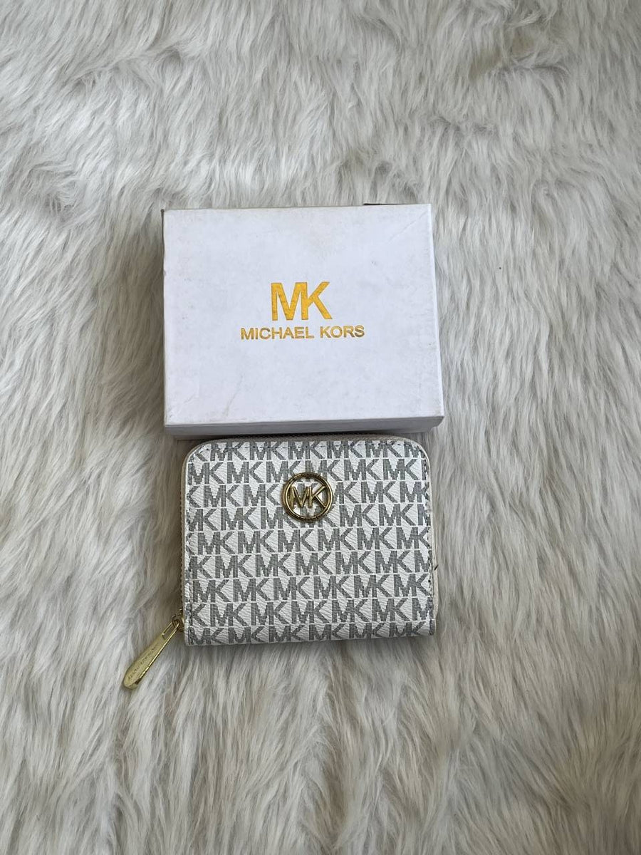 Michael Kors_138-100_White_Mini_Zippy_WithBox
