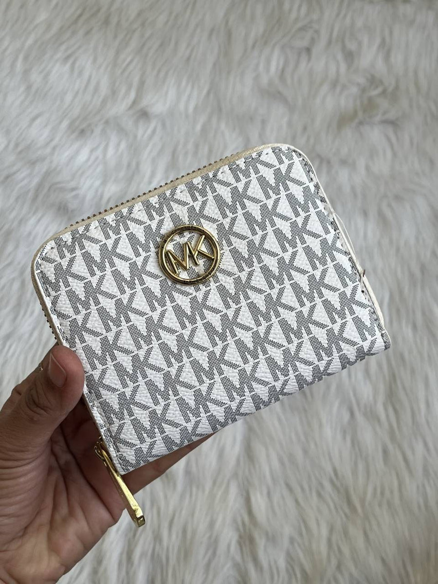 Michael Kors_138-100_White_Mini_Zippy_WithBox