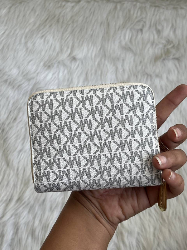 Michael Kors_138-100_White_Mini_Zippy_WithBox