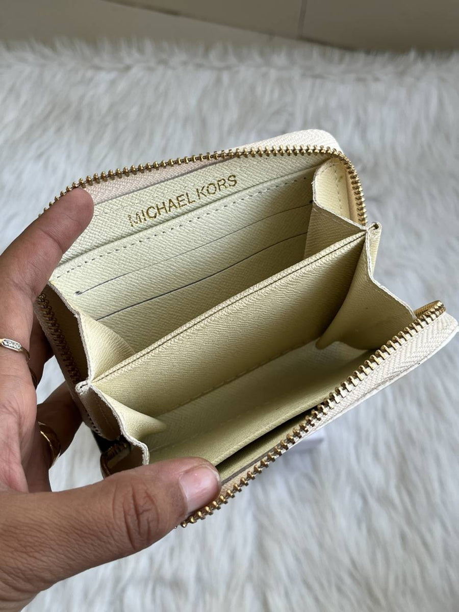 Michael Kors_138-100_White_Mini_Zippy_WithBox