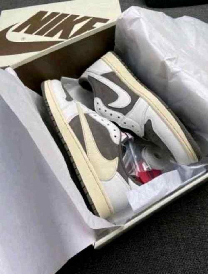 Nike Air Jordan 1 Low Travis Scott Reverse Mocha