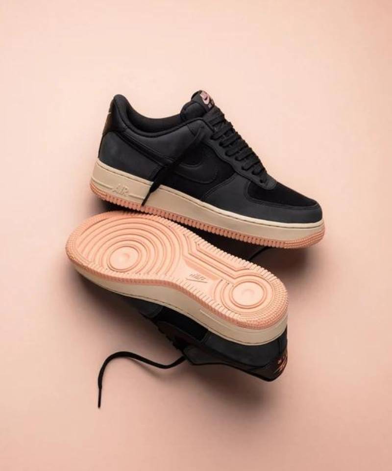 Nike Airforce 1 07 LX black red stardust