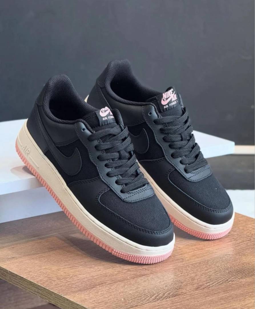 Nike Airforce 1 07 LX black red stardust