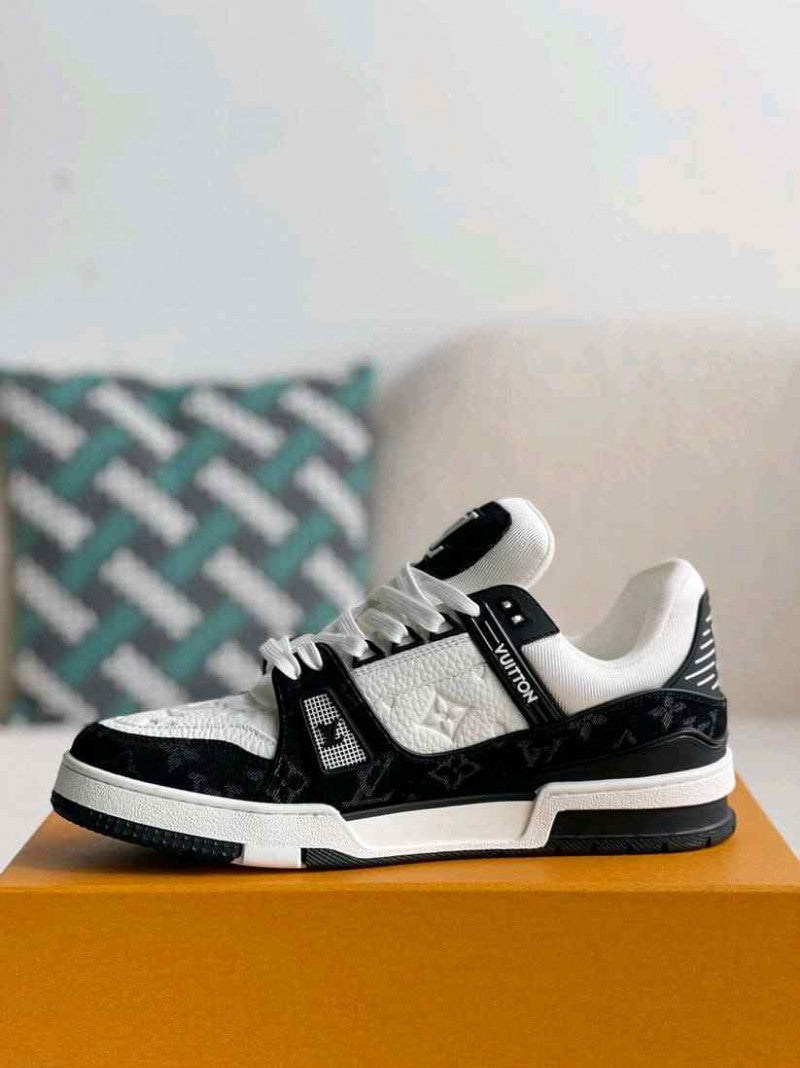 Louis Vuittonn LV Trainer White Black