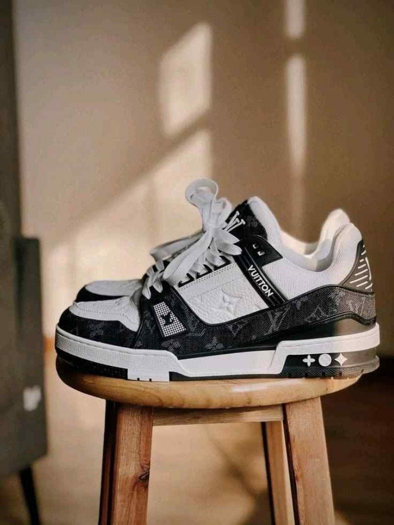 Louis Vuittonn LV Trainer White Black