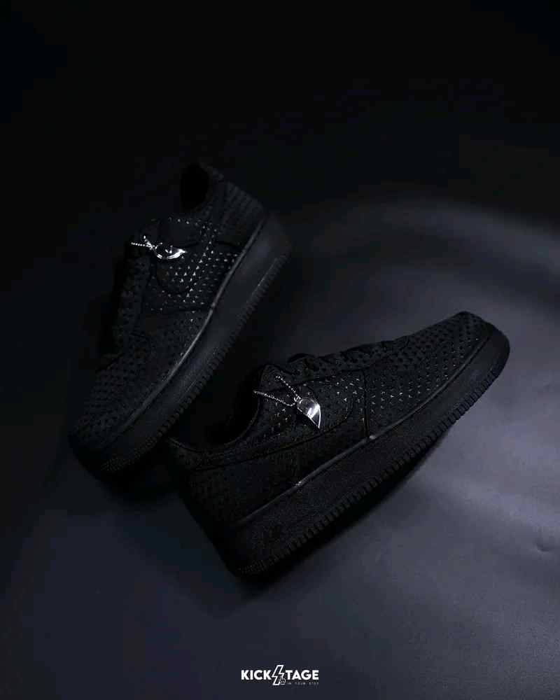 Nikkee. Air Force 1 Low Valentines Day Locket
