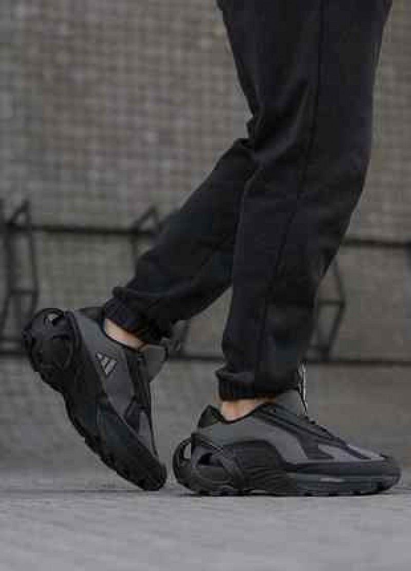 Adidas Wonder Runner All Black