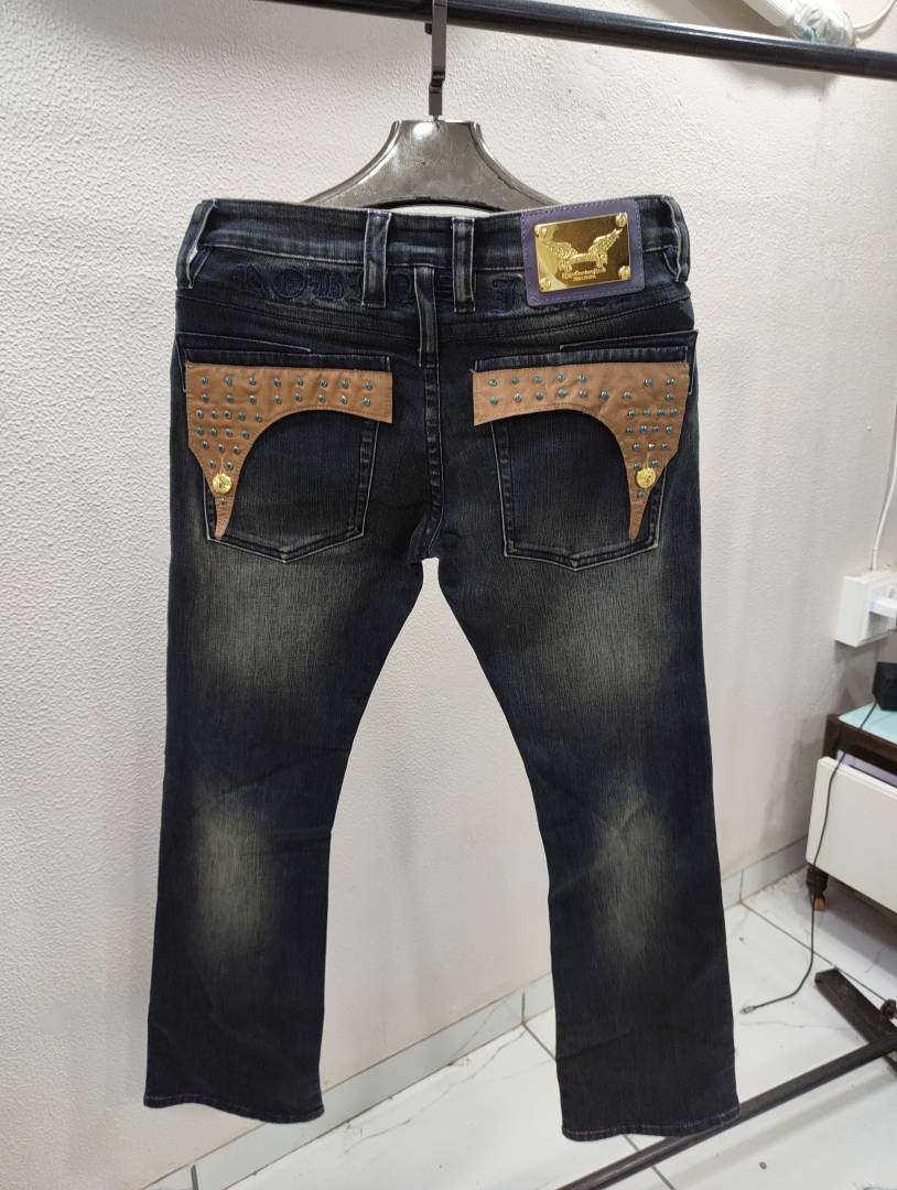 TRUE RELIGION IMPORTED STORE ARTICLE JEANS