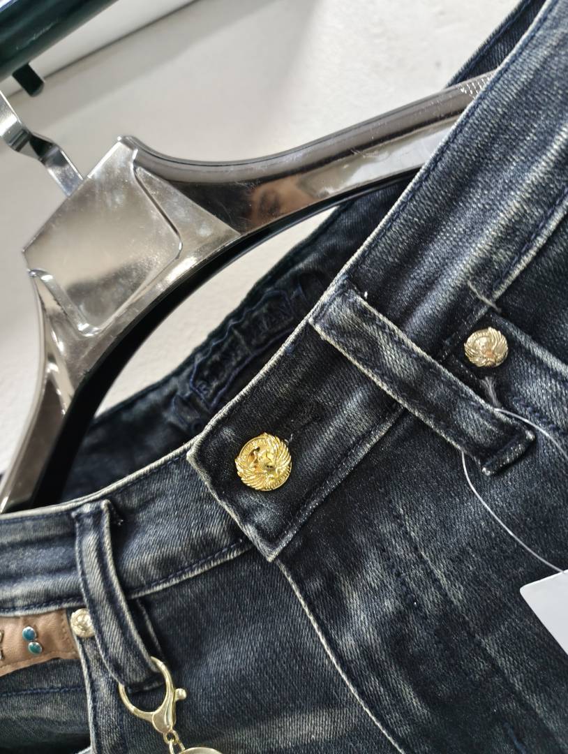TRUE RELIGION IMPORTED STORE ARTICLE JEANS