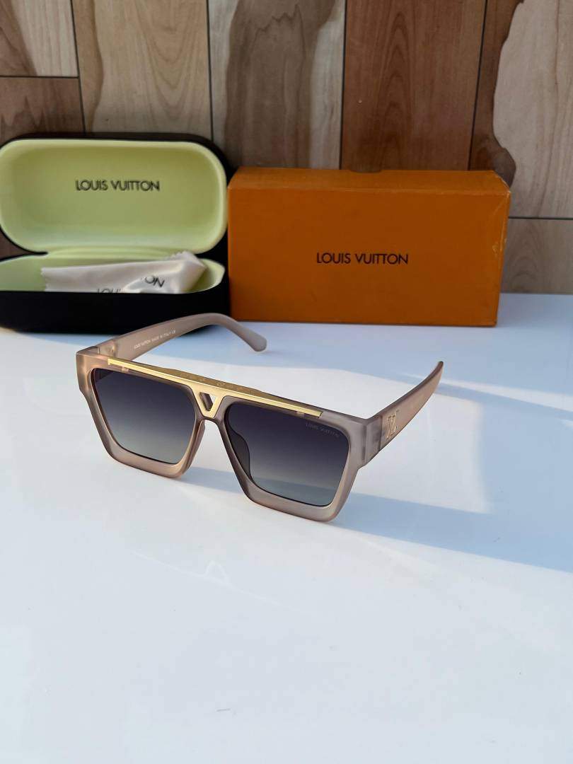 Louis Vuitton_1502_grey_shaded