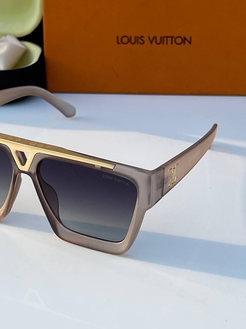 Louis Vuitton_1502_grey_shaded