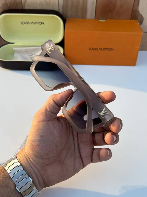 Louis Vuitton_1502_grey_shaded