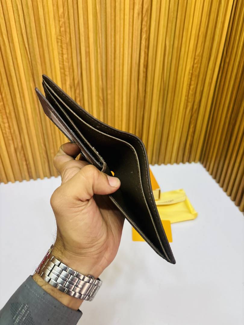 122 LV LOIUS VUTTON PREMIUM QUALITY WALLET