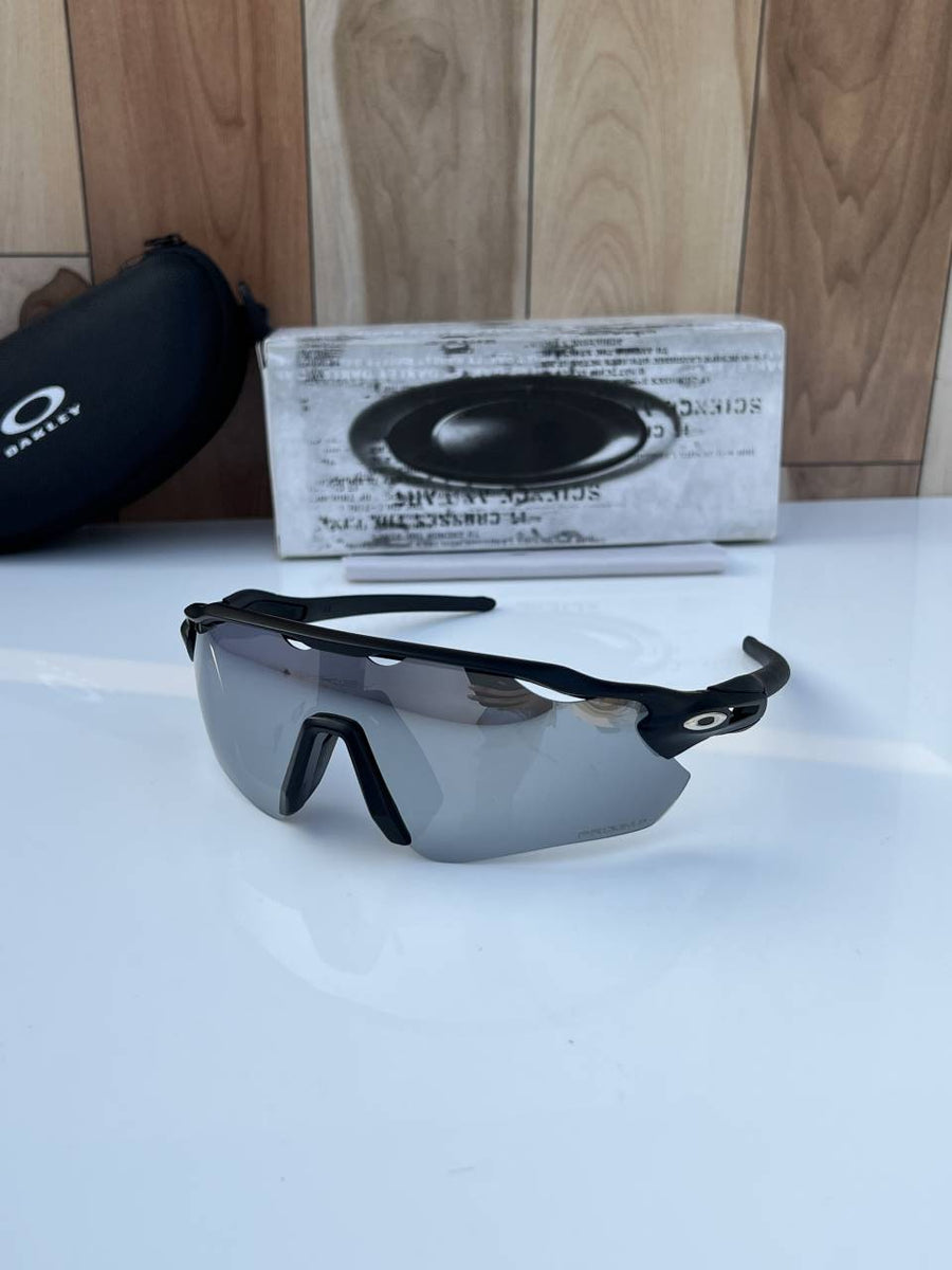 Oakley_9208_silver