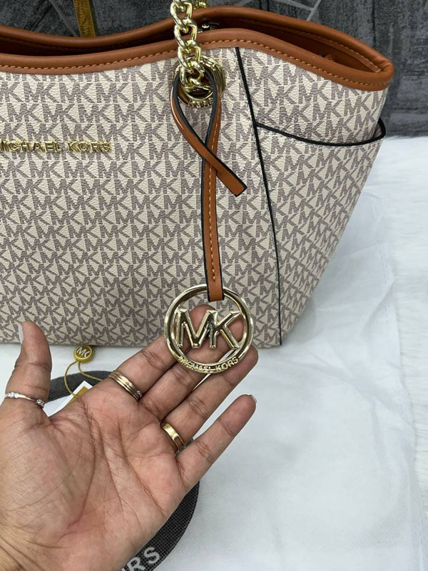 Michael Kors_Chain_Tote_With_DustCover