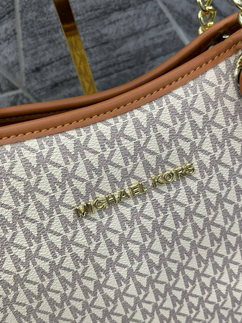 Michael Kors_Chain_Tote_With_DustCover
