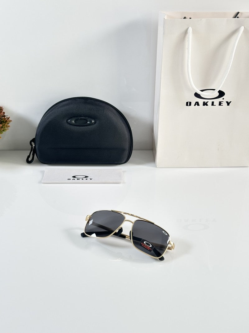 Oakley_8922_Gold_Black