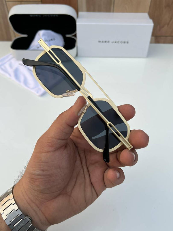 Marc_jacobs_518_gold_black