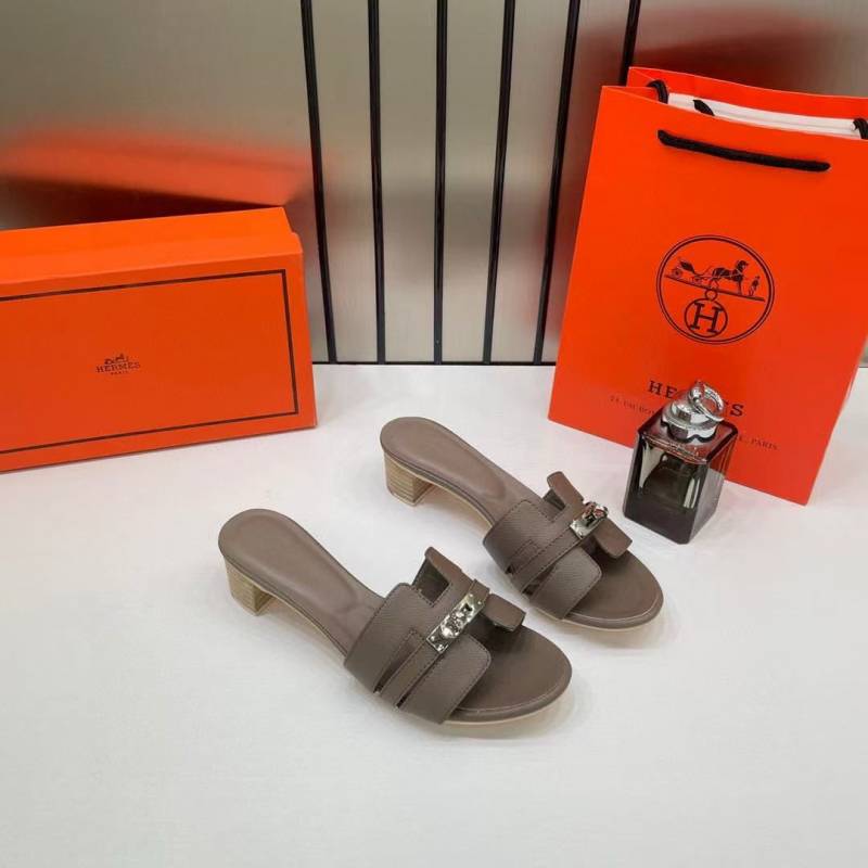 Hermes Oran Khakhi Pump For Her With Original Box And Carry Bag