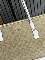 Coach_Light-Ap-White_Fiona_Top_ZipperTote_With_OriginalBox_TeddyDisneyCharm_DustCoverPacking