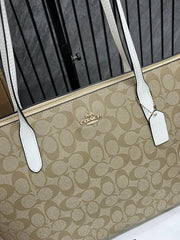 Coach_Light-Ap-White_Fiona_Top_ZipperTote_With_OriginalBox_TeddyDisneyCharm_DustCoverPacking