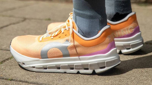 On Running Cloud Flow 5 Orange White