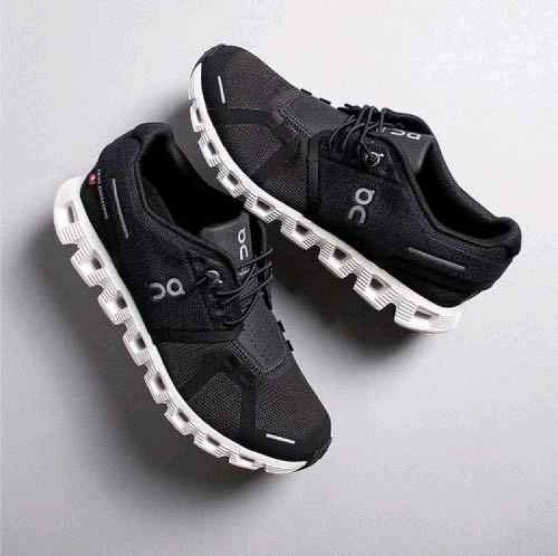On Running Cloud 5 Black White 951