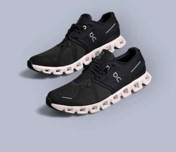 On Running Cloud 5 Black White 951