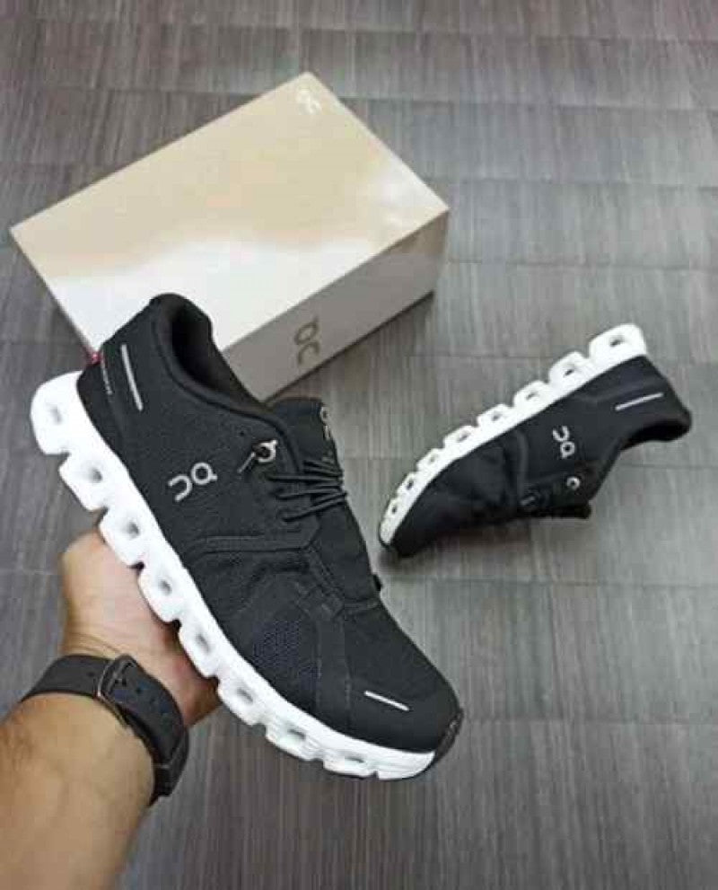On Running Cloud 5 Black White 951