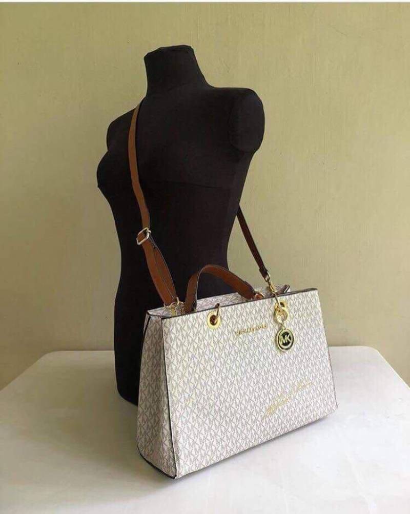 Michael Kors_Cynthia_With_DustCover
