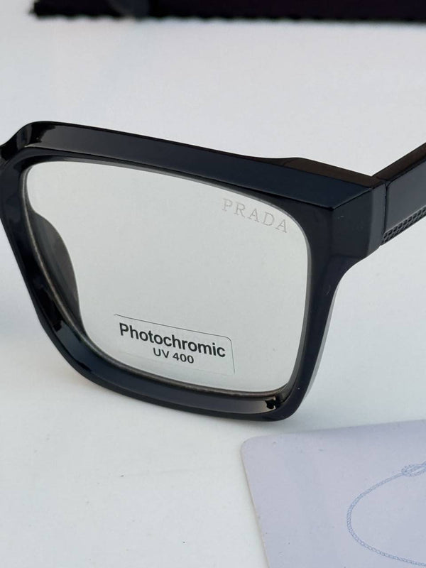 Prada_16_black_plano