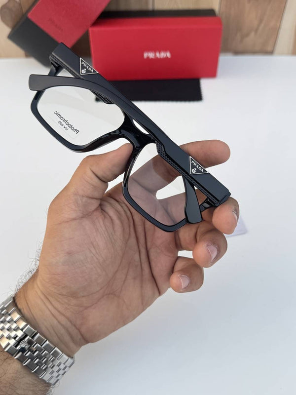 Prada_16_black_plano