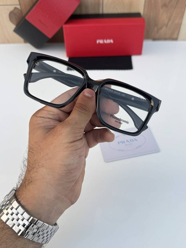 Prada_16_black_plano