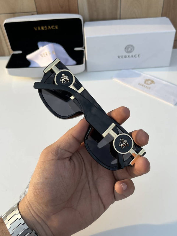 Versace_250_black_gold