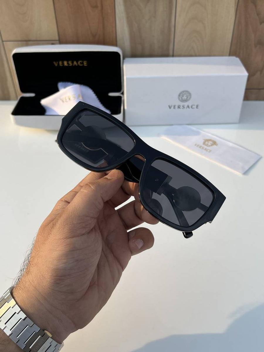 Versace_250_black_gold