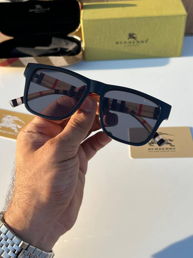 Burberry 4395 glossy black