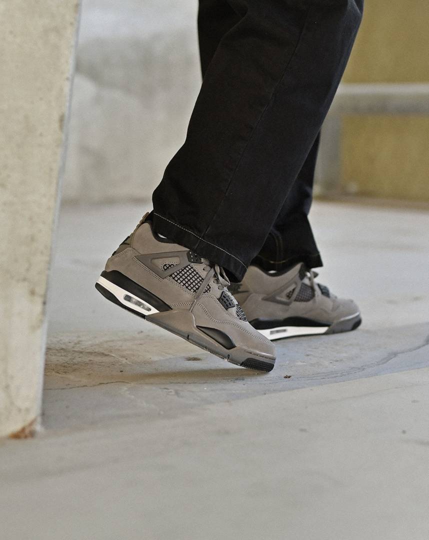 Nike AIR JORDAN RETRO 4 CAVE STONE
