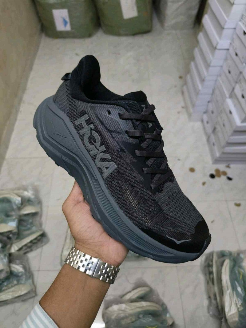 Hoka Challenger 8 Black