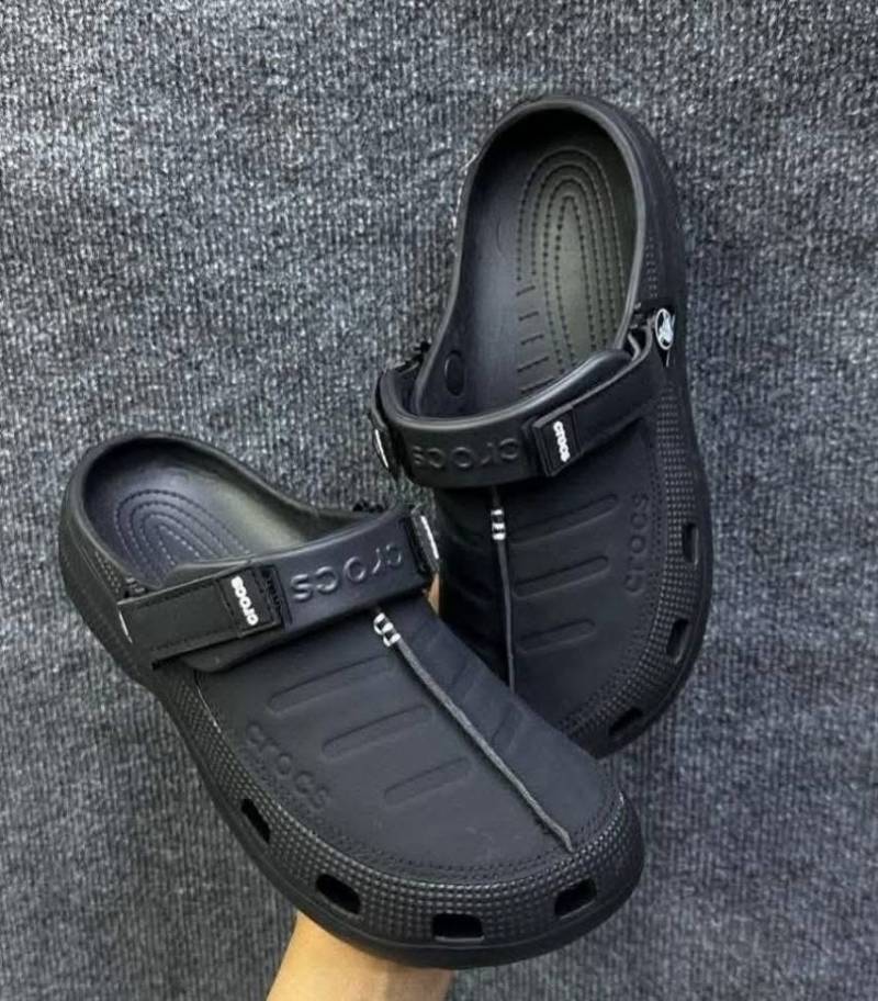 Crocc s yukon clog black
