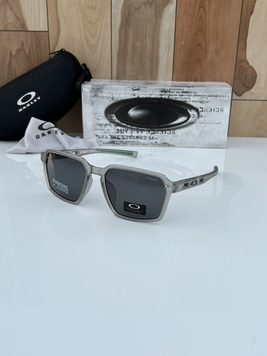 Oakley_3381_grey_black