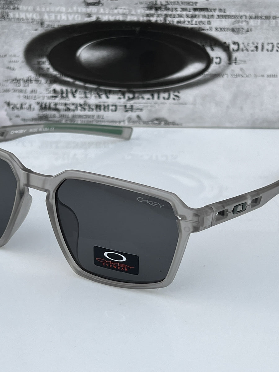 Oakley_3381_grey_black