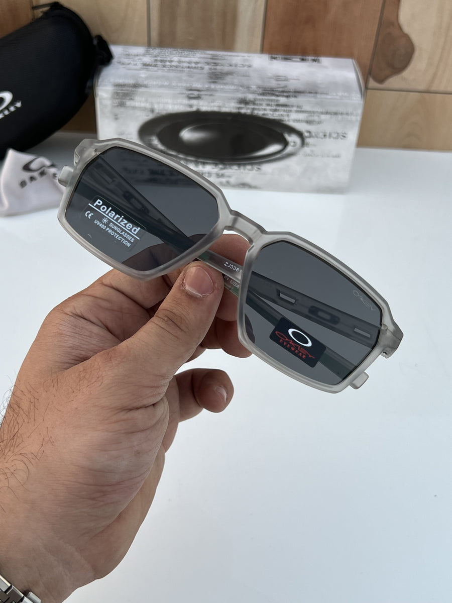 Oakley_3381_grey_black