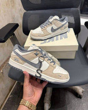 dunk low x stussy rice white carbon 384