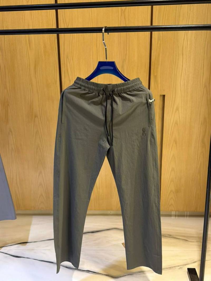 On Cloud IMPORTED STORE ARTICLE TRACxK PANT