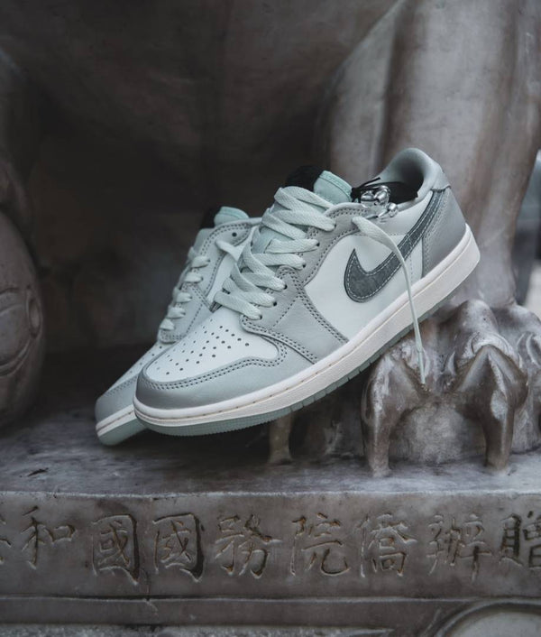 Nike AIR JORDAN 1 LOW YEAR OF THE SNAKE2025