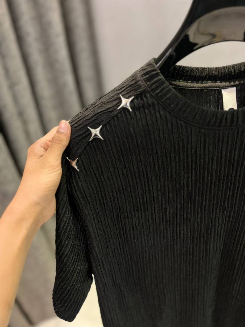 KOREAN IMPORTED HIGH DEMAND ARTICLE T-SHIRT BLACK