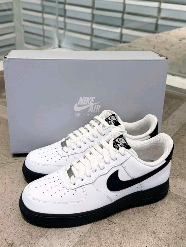 Nike AirForce 1 Low WHITE BLACK MIDSOLE 151