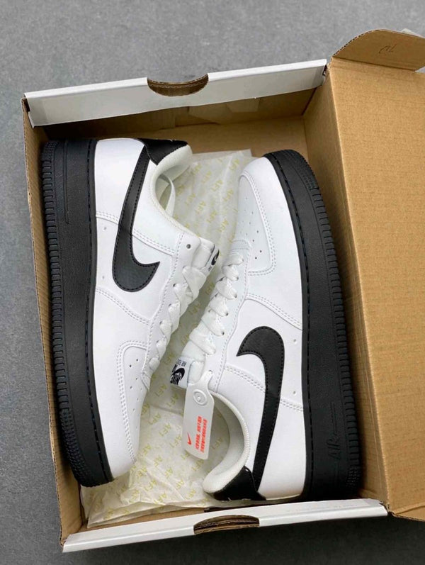 Nike AirForce 1 Low WHITE BLACK MIDSOLE 151